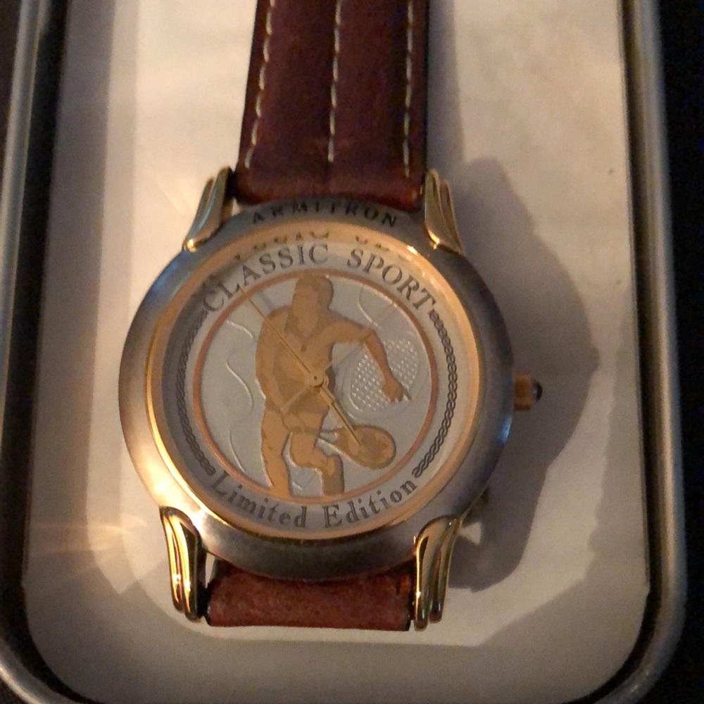 ARMITRON CLASSIC TENNIS LOGO WATCH needs battery
